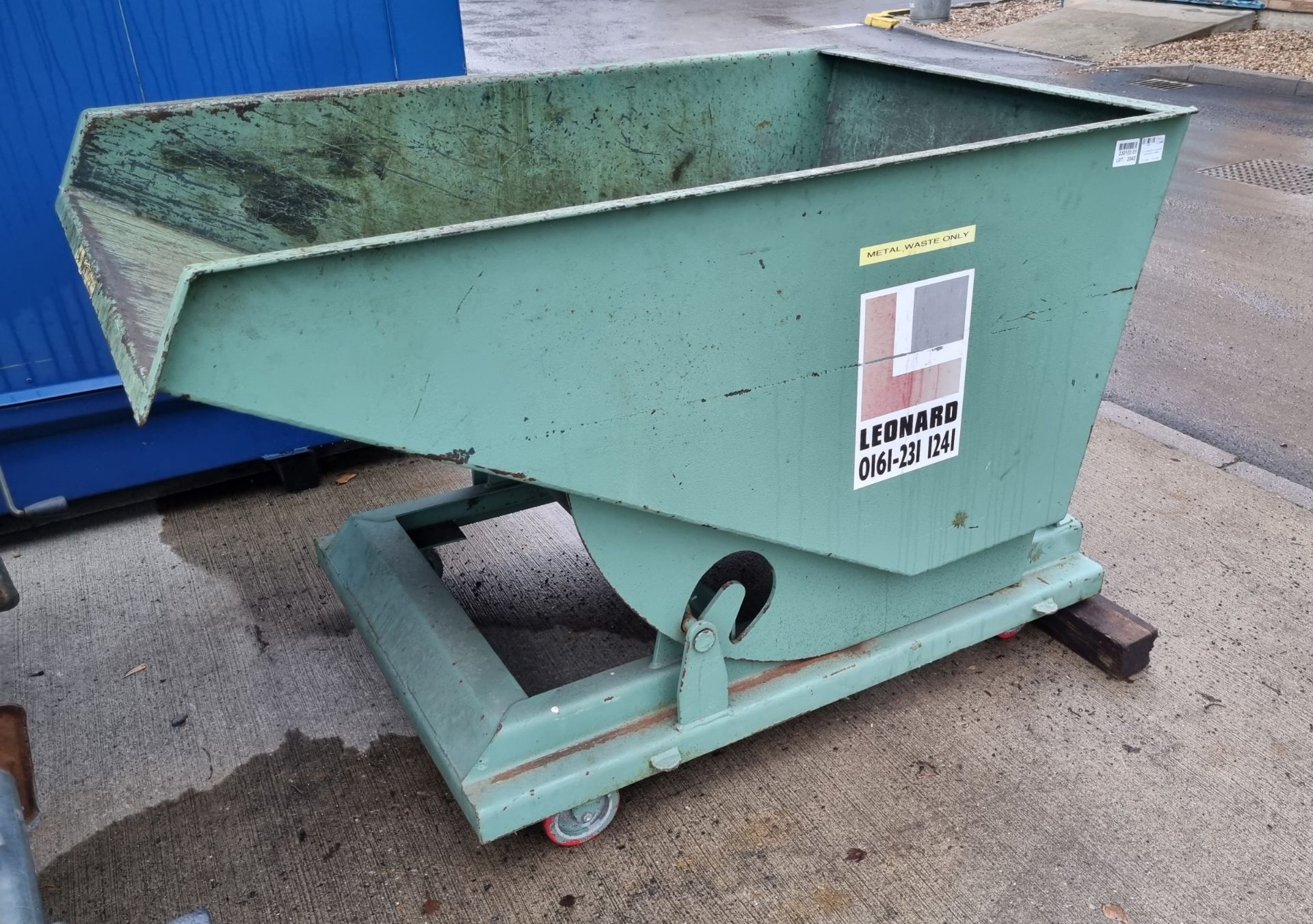 E.V. Leonard & Co Ltd forklift tipping skip on castors - Image 4 of 5