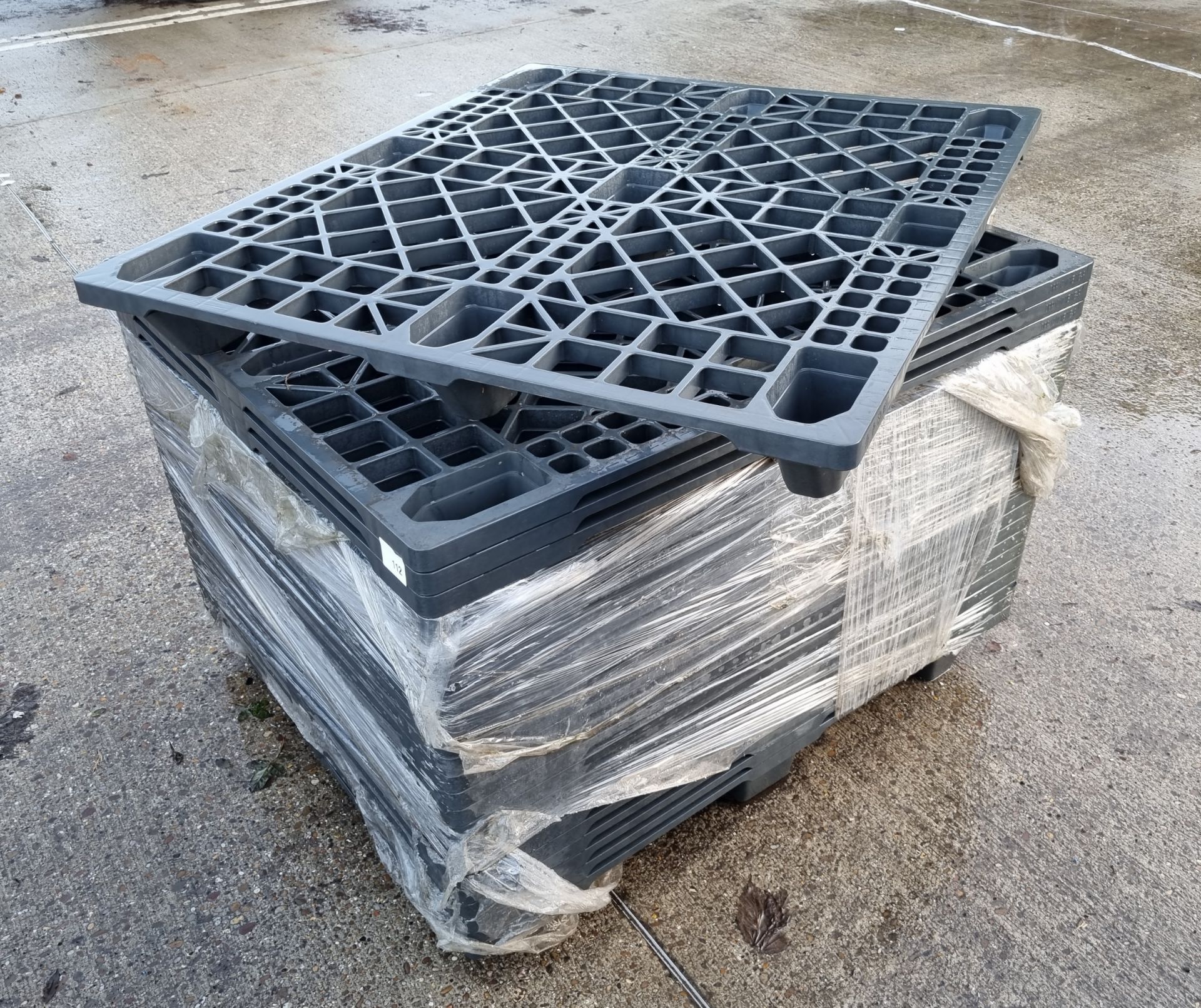 24x plastic pallets - UK standard size: 120x100cm - Image 3 of 4