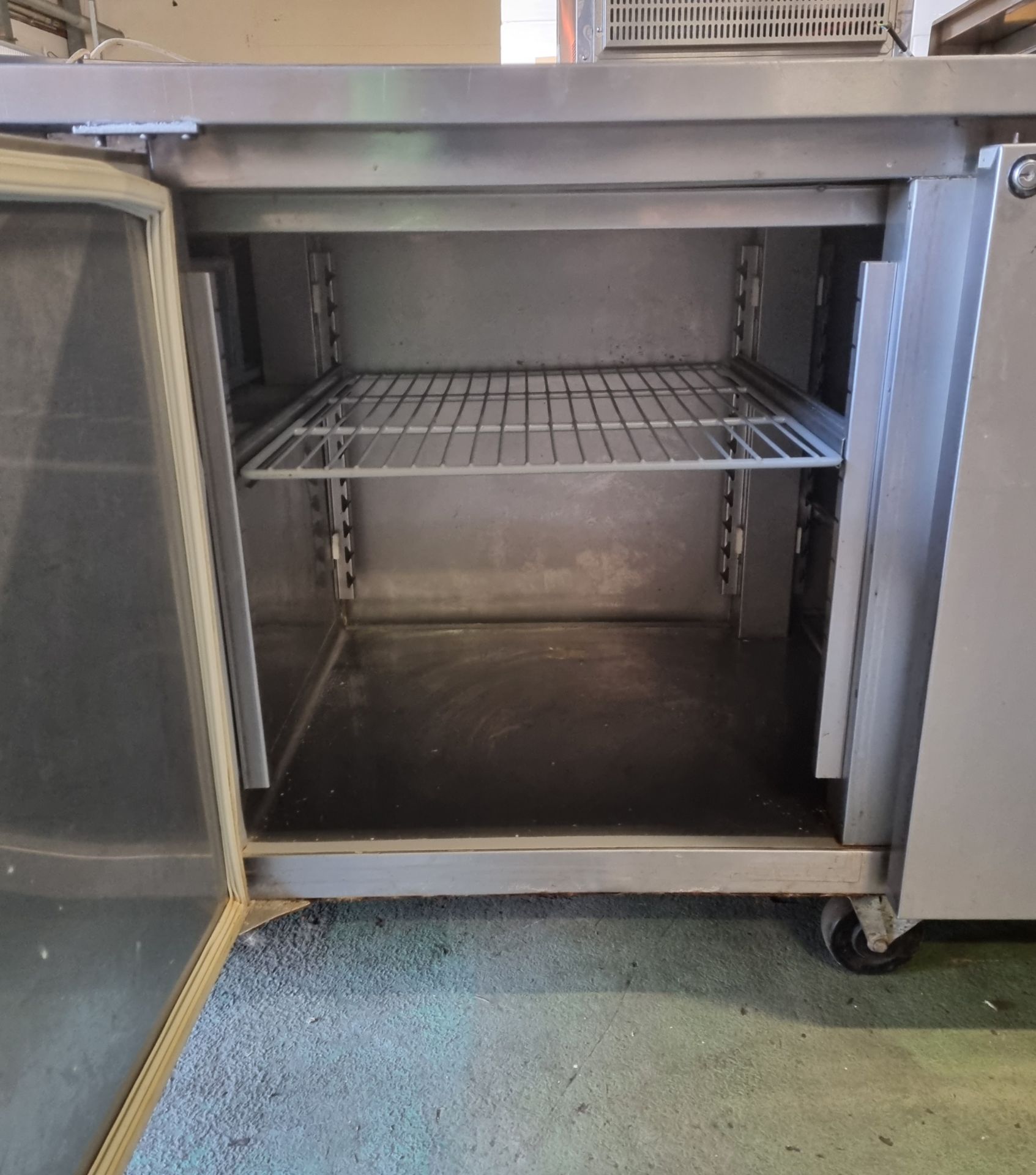 Williams Double Sided 3 Door Counter Fridge ME3U P/T - Image 3 of 8