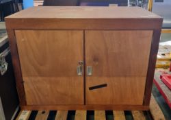 Lockable wooden cabinet, key included - 64x108x80cm