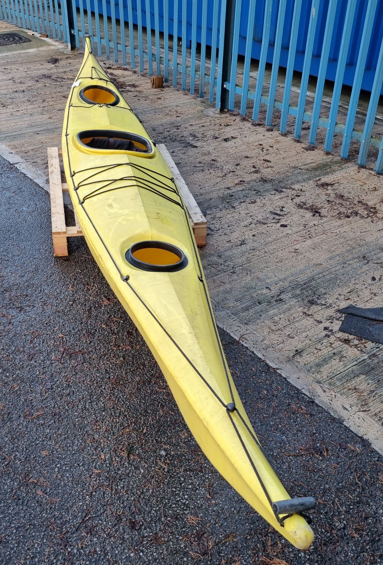 Valley Canoe Products single person kayak - approx dimensions: 500x60x40cm - Image 2 of 4