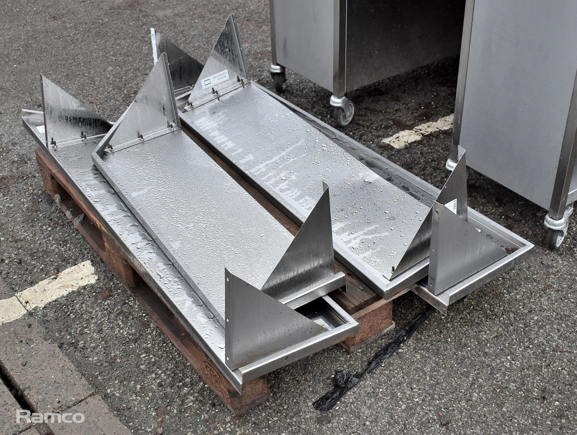 4x Stainless steel shelves - 150/130/100 (L) x25 (W) - Image 2 of 3