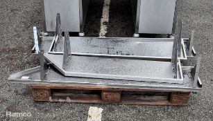 4x Stainless steel shelves - 150/130/100 (L) x25 (W)