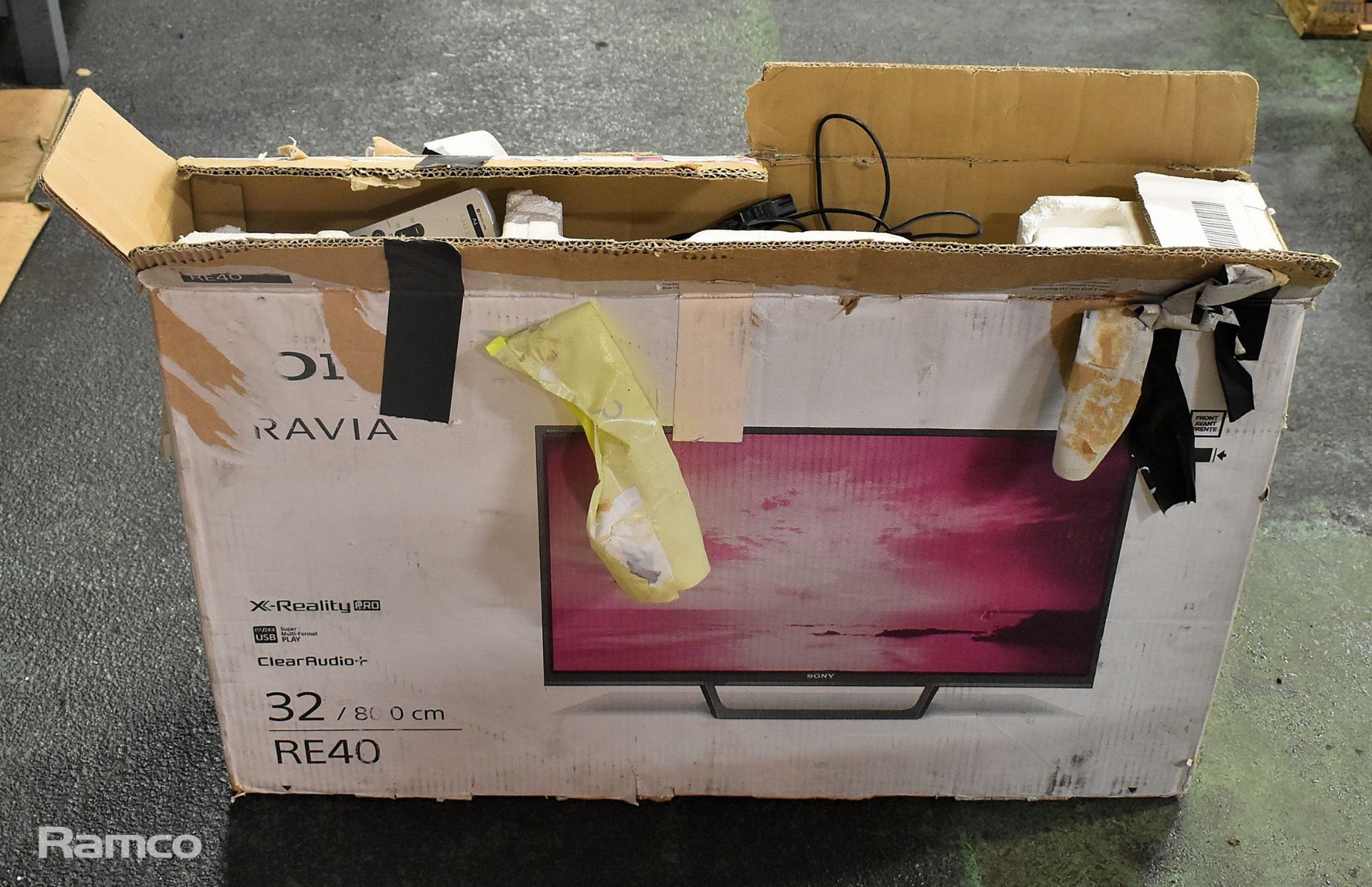 Sony KDL-32RE403 32" TV with remote and cables - in cardboard box - Image 6 of 6