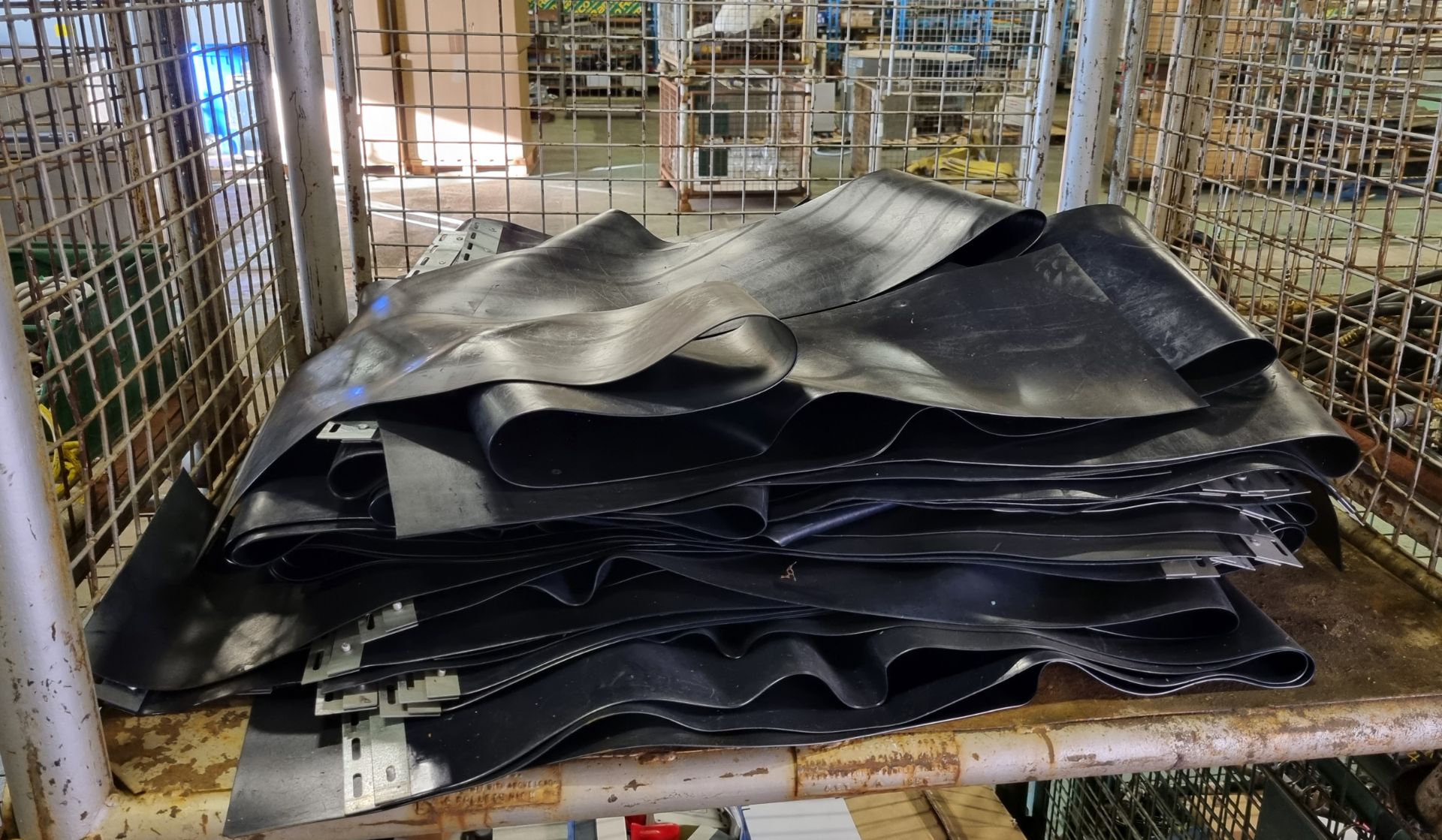 Black hanging welding curtain strips - Image 2 of 3