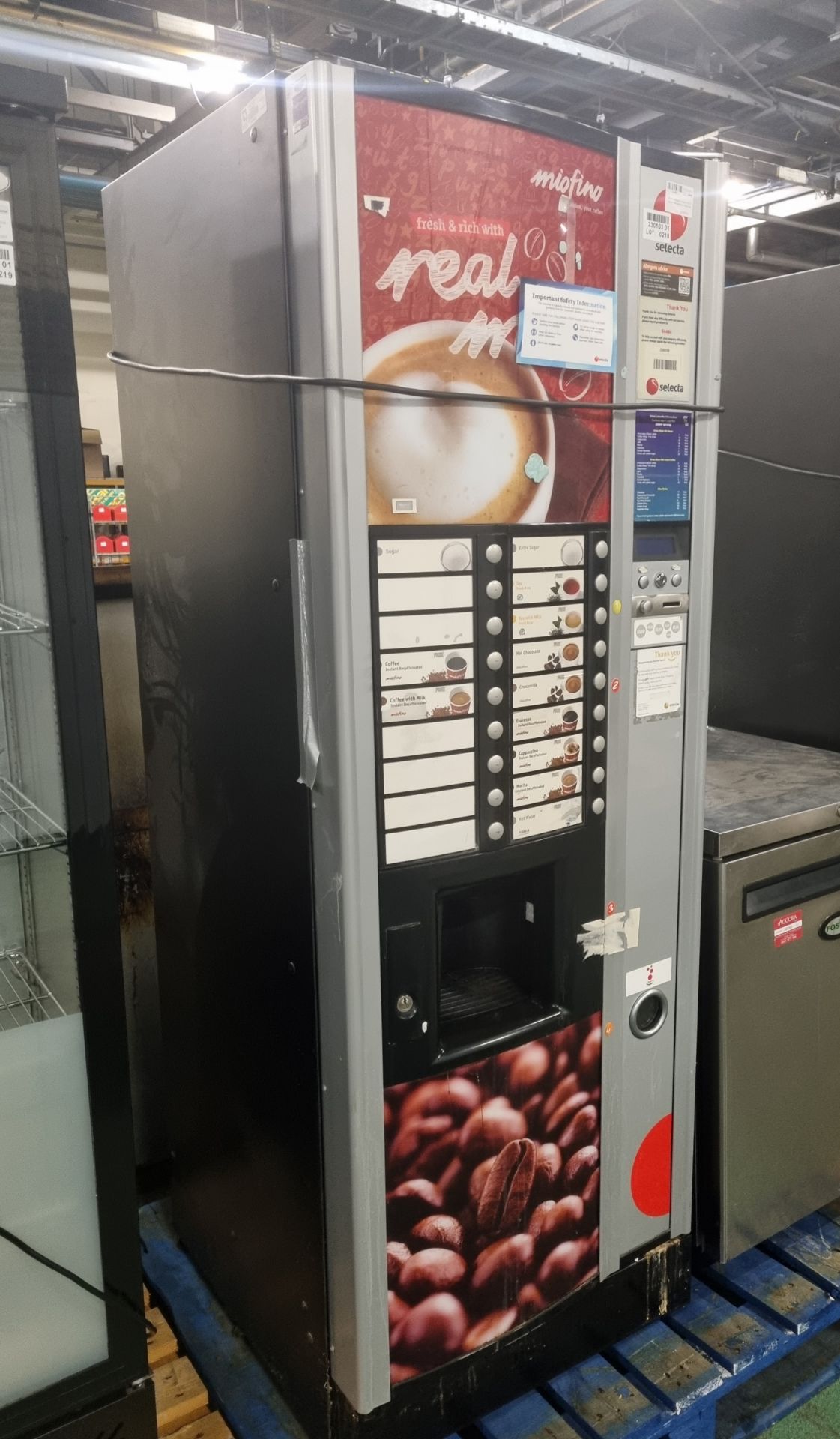 Miofino Selecta Milano B2C hot drinks vending machine - no key - Image 4 of 5