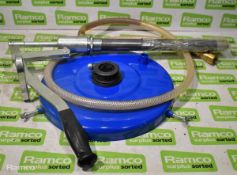 Hand operated grease dispensing pump top