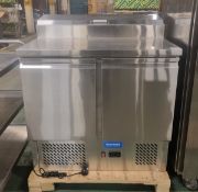 Arctica HED501 Saladette bench fridge with 2 doors and lift up lid for g/n pans