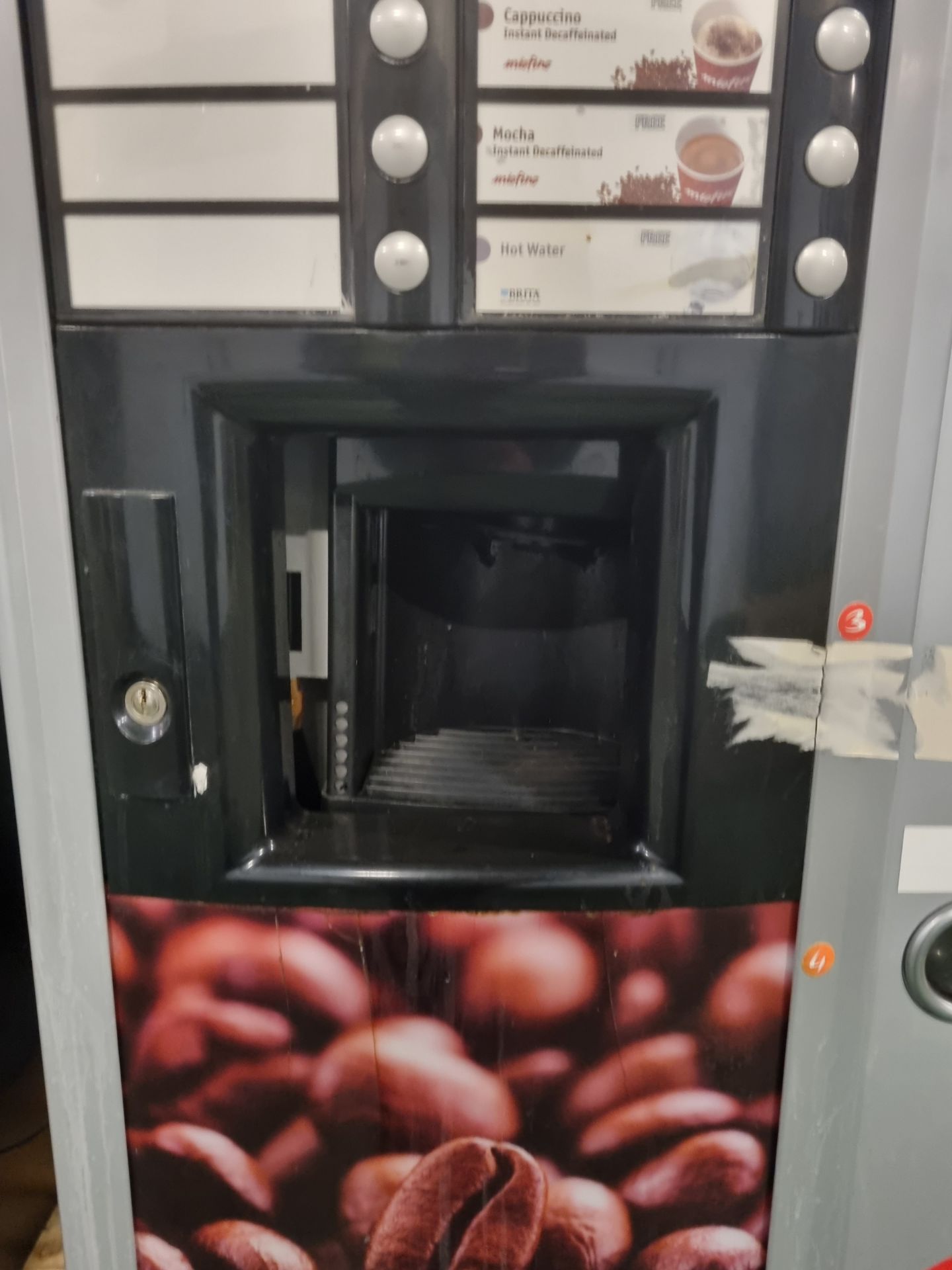 Miofino Selecta Milano B2C hot drinks vending machine - no key - Image 3 of 5