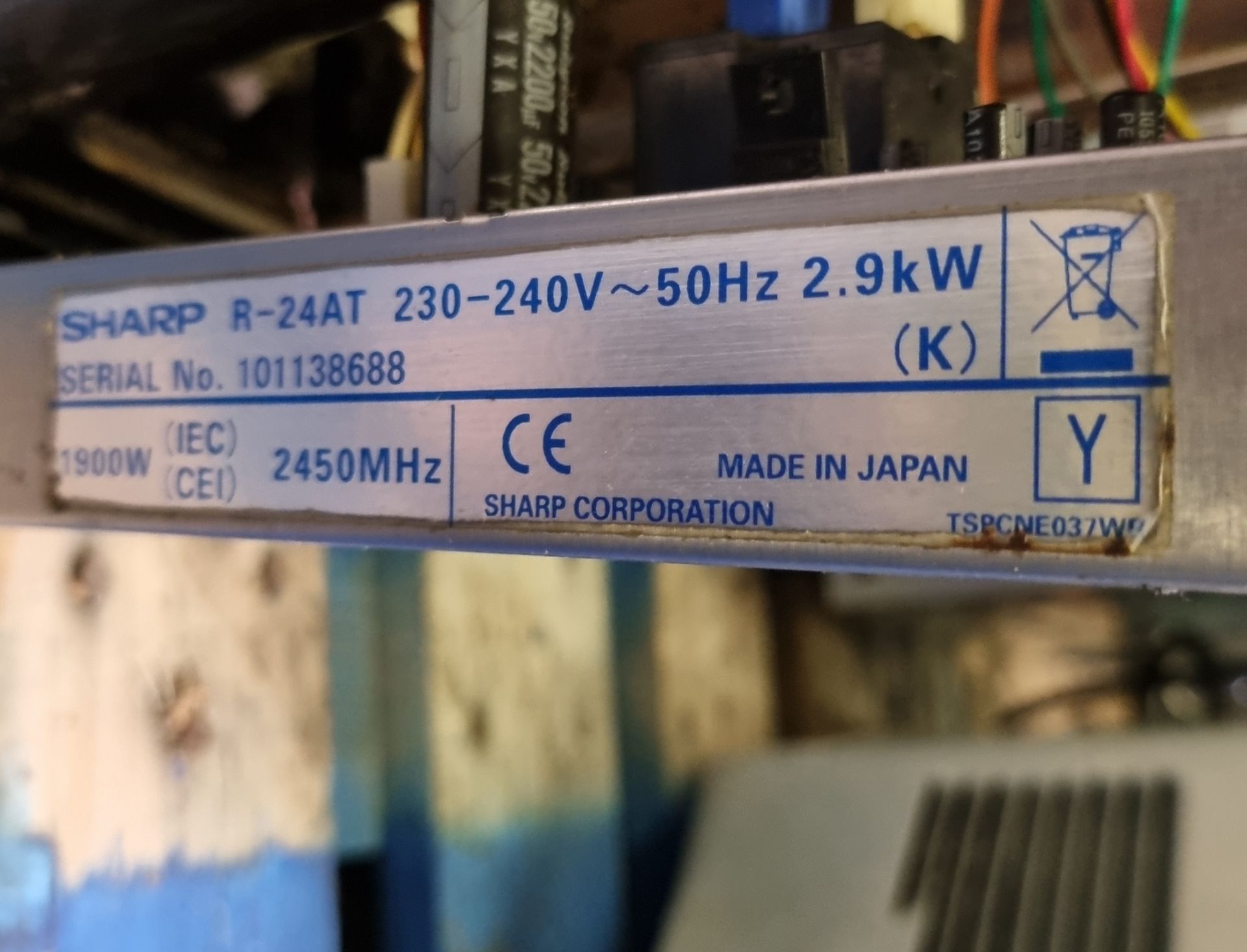 Sharp R-24AT Commercial Microwave with 20ltr capacity and 1900W Output - Image 5 of 5