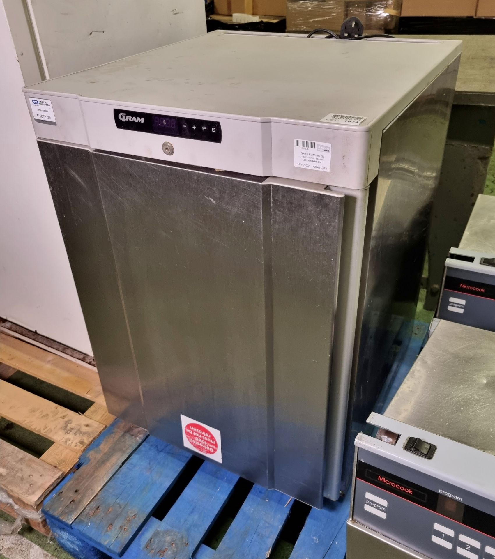 GRAM F 210 RG 3N undercounter freezer - L59xW64xH83cm - Image 2 of 4