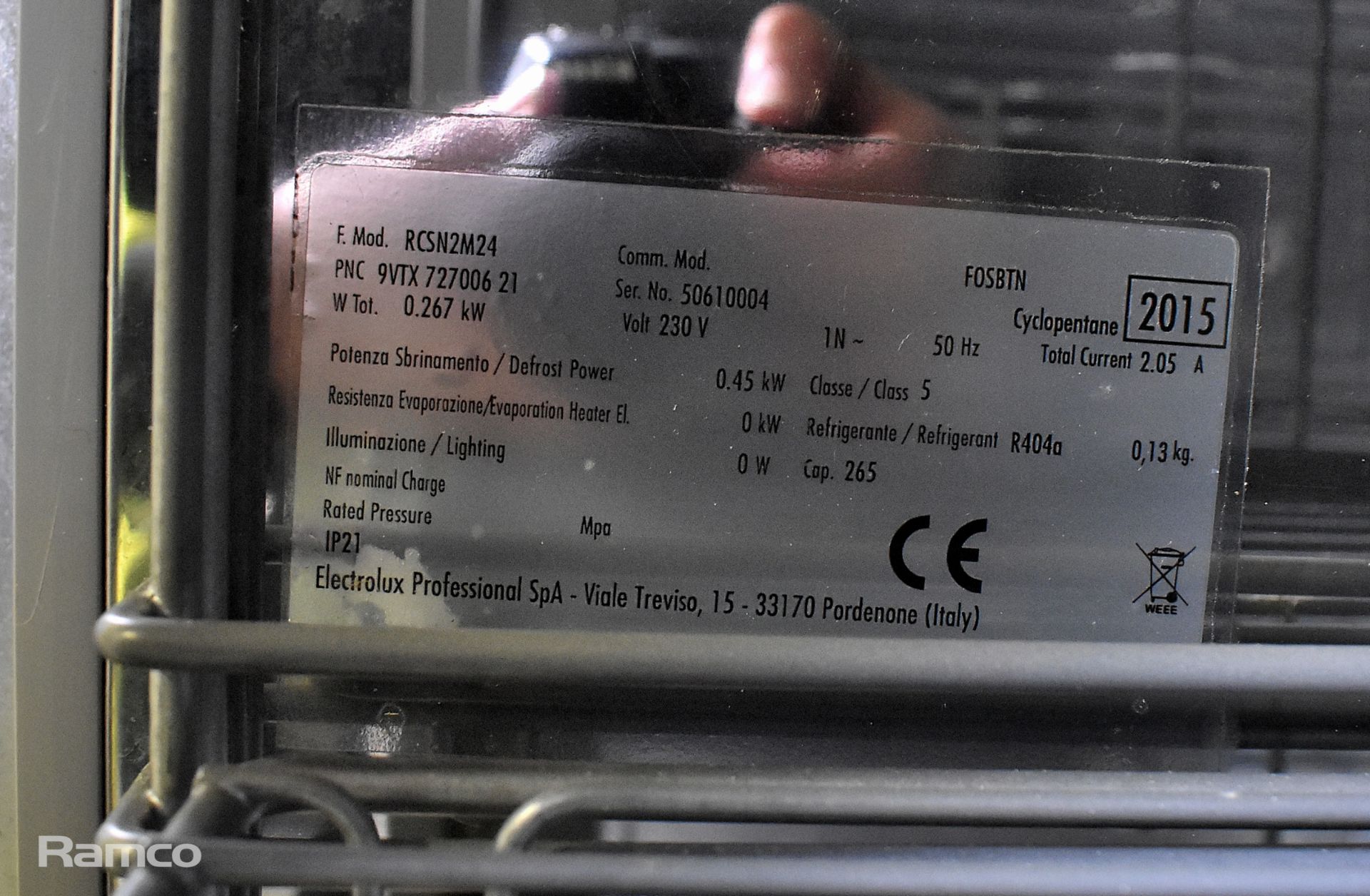 Electrolux RCSN2M24 undercounter fridge - 126 x 70 x 88cm - Image 3 of 7