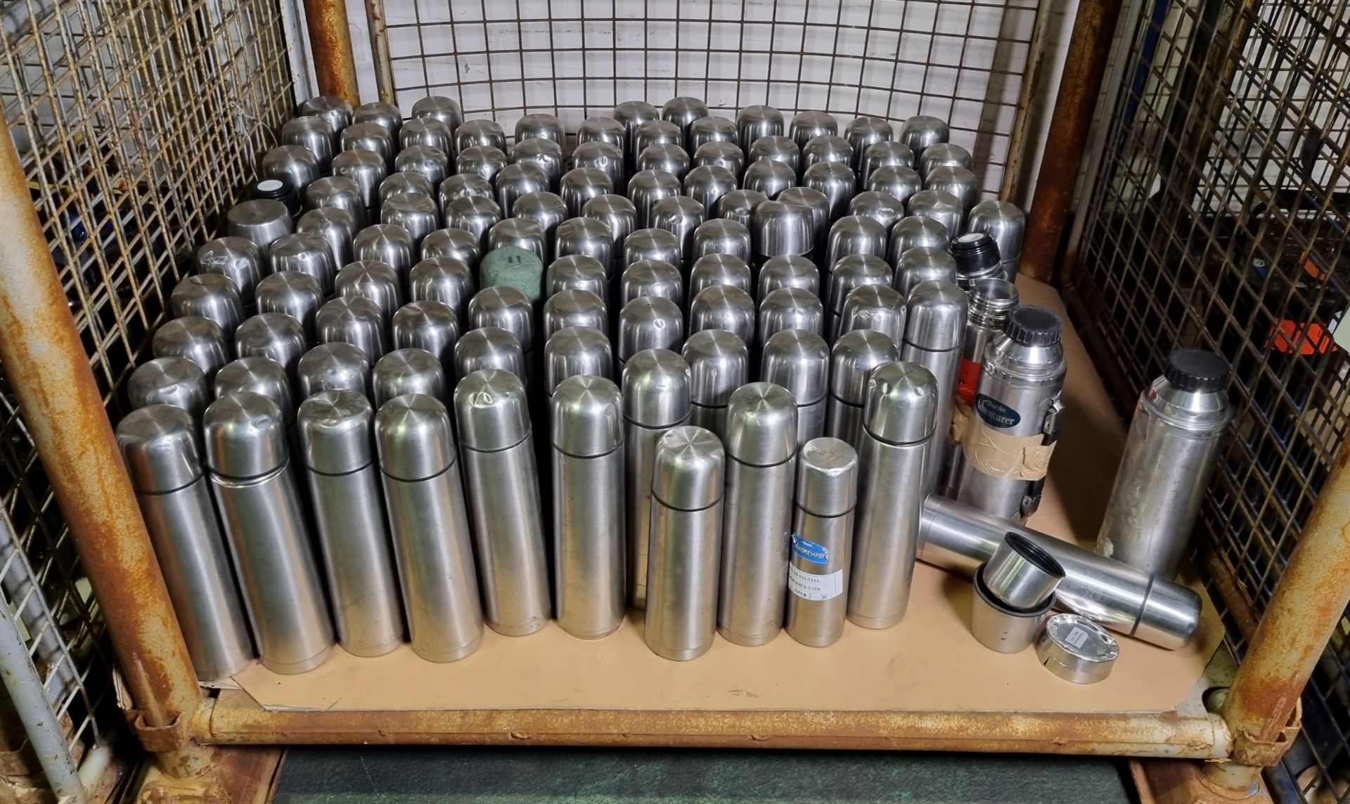 Stainless steel thermal flasks in various sizes - unknown condition - approximately 80 pieces