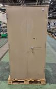 Lockable filing cupboard (key included) - 92x50x183cm