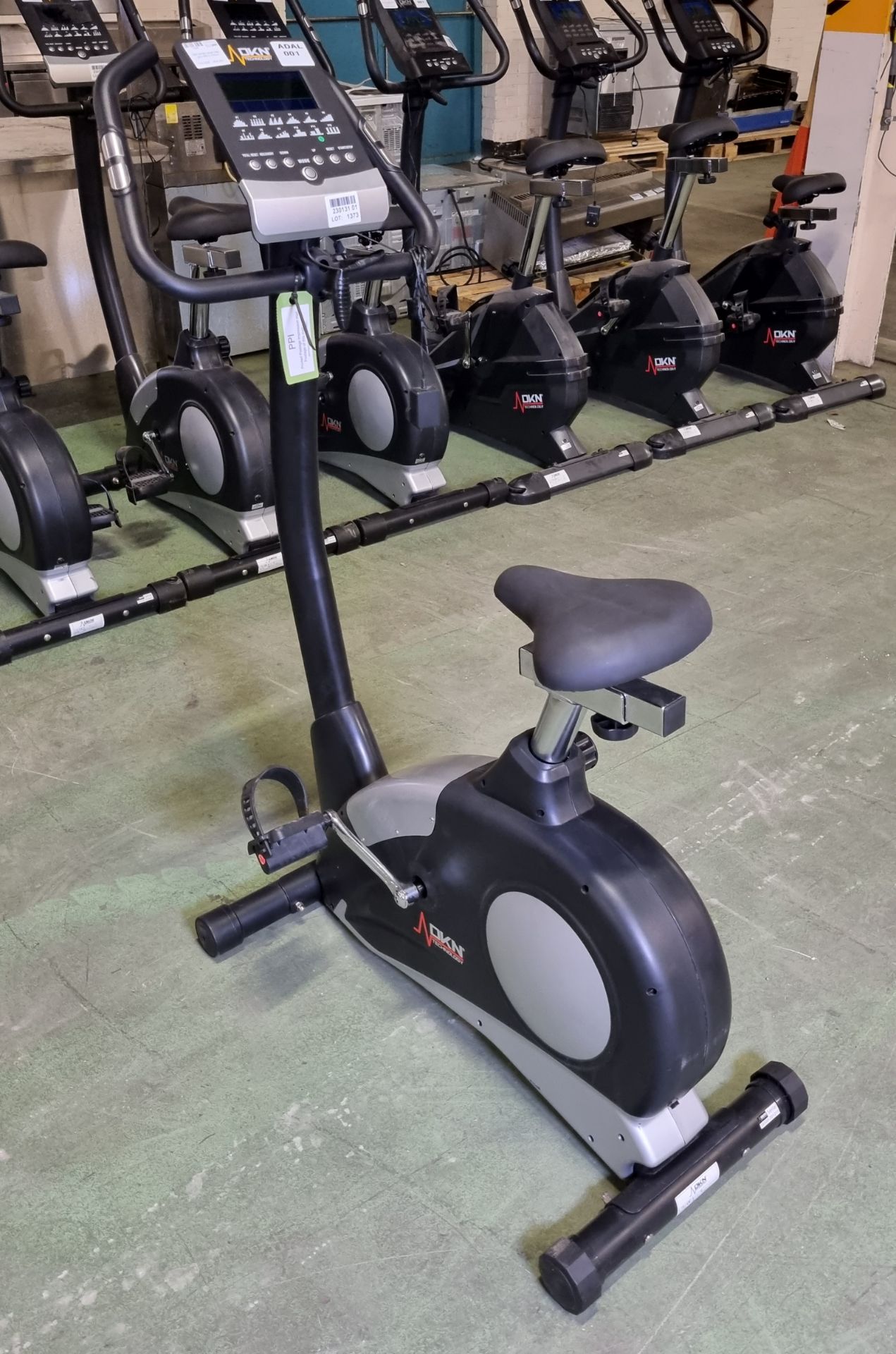 DKN AM EB Upright bike - L90 x W50 x H142cm - Image 3 of 5