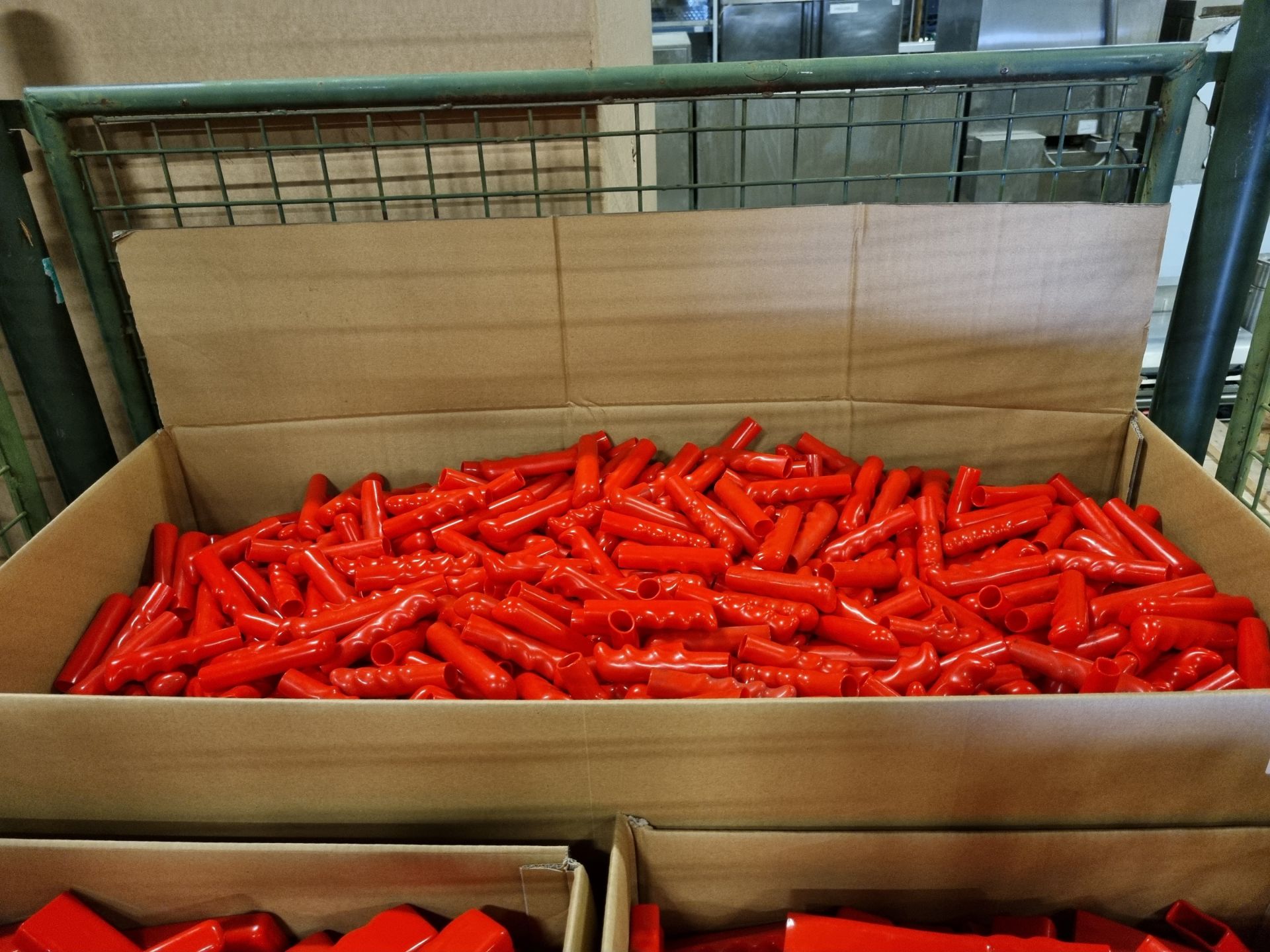 2x boxes of red plastic handle grips approx. 200 pcs per box, Plastic red handle grip mixed sizes - Image 4 of 5