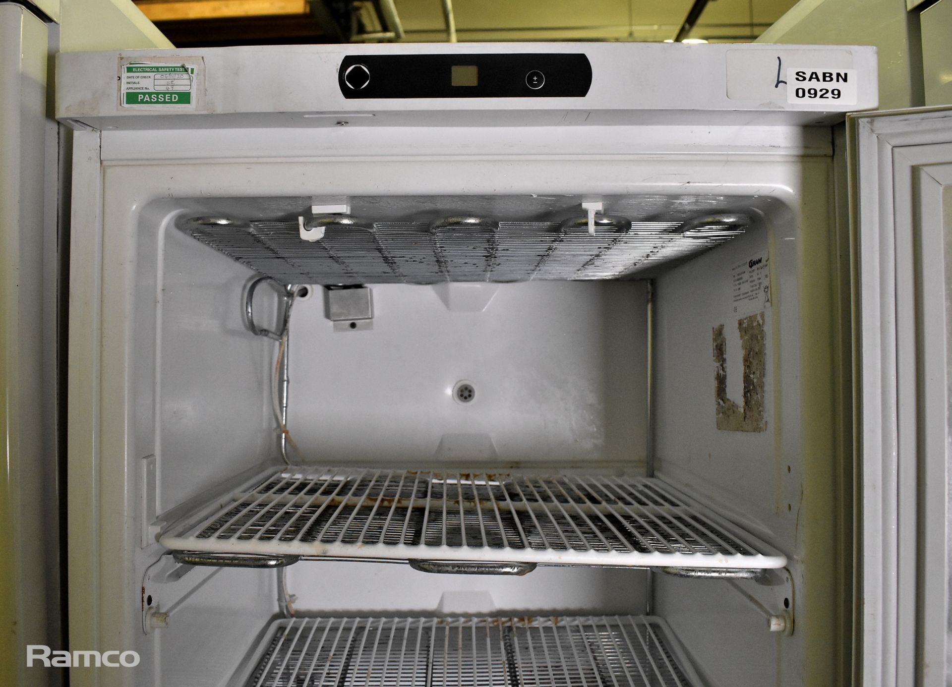 Gram F400LU upright, single door white commercial freezer - Image 3 of 4