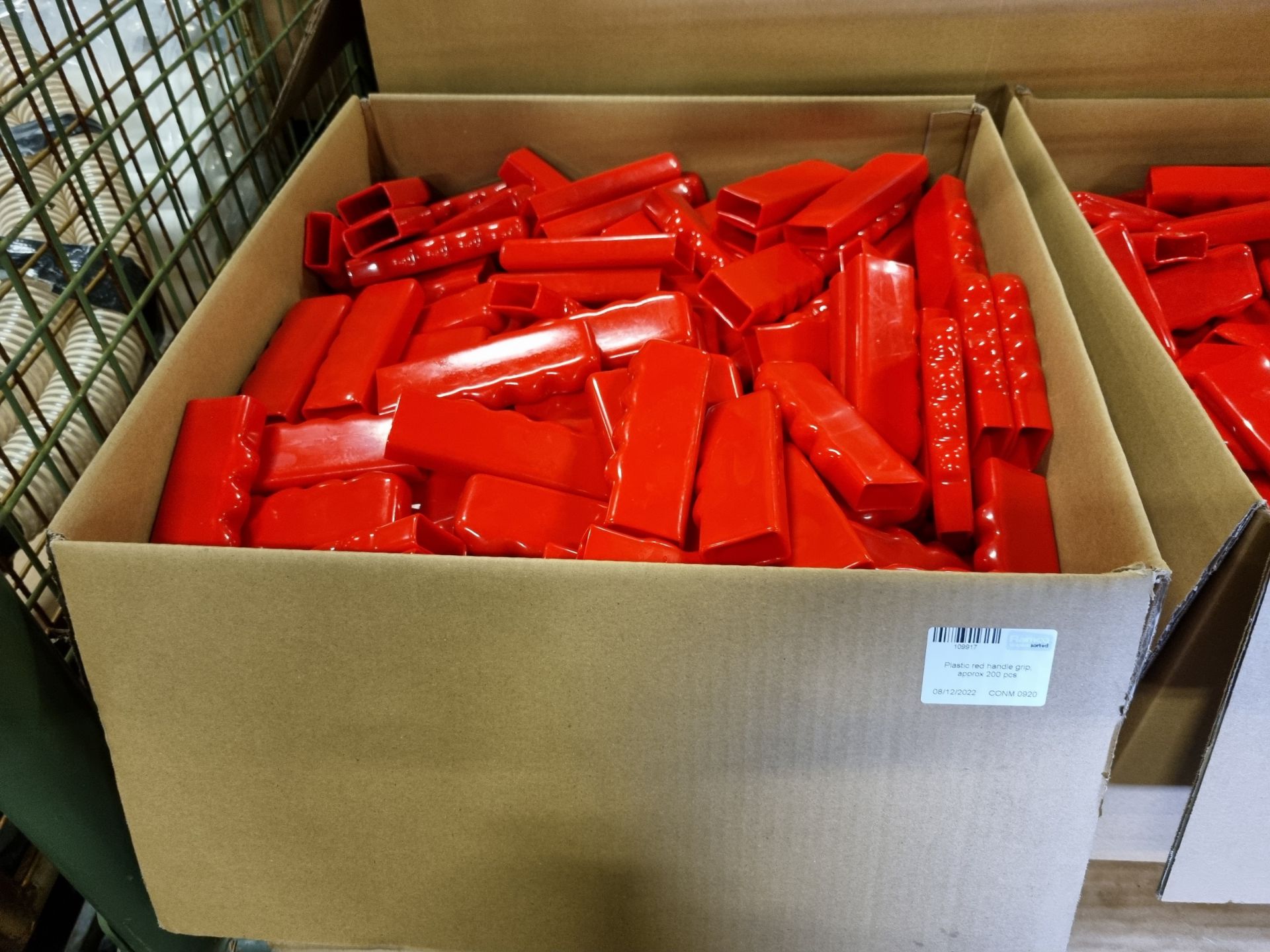 2x boxes of red plastic handle grips approx. 200 pcs per box, Plastic red handle grip mixed sizes - Image 3 of 5