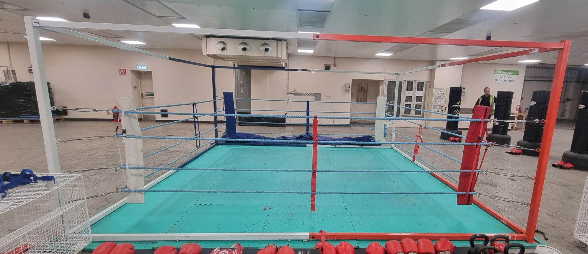 Boxing ring assembly and training kit including - 480x480x210cm frame (nuts and bolts not included) - Bild 12 aus 14