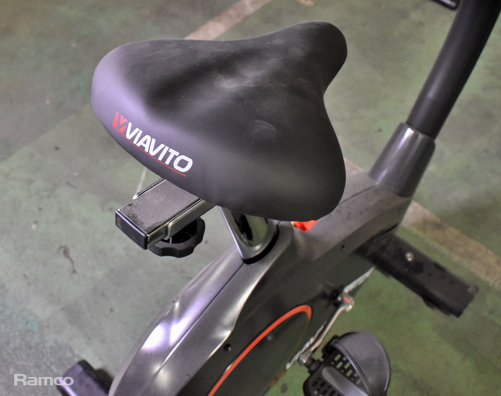 Viavito Satori Upright bike - L90 x W47 x H140cm - Image 4 of 6