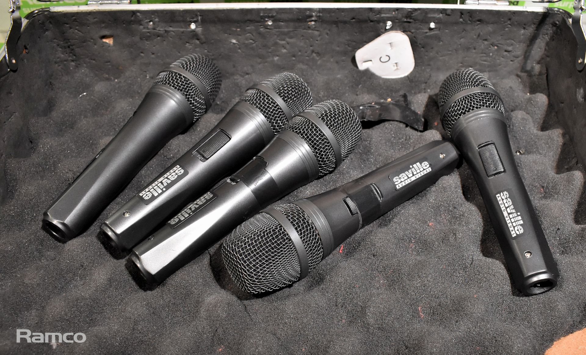 5 handheld wired microphones in carry case - Image 2 of 5