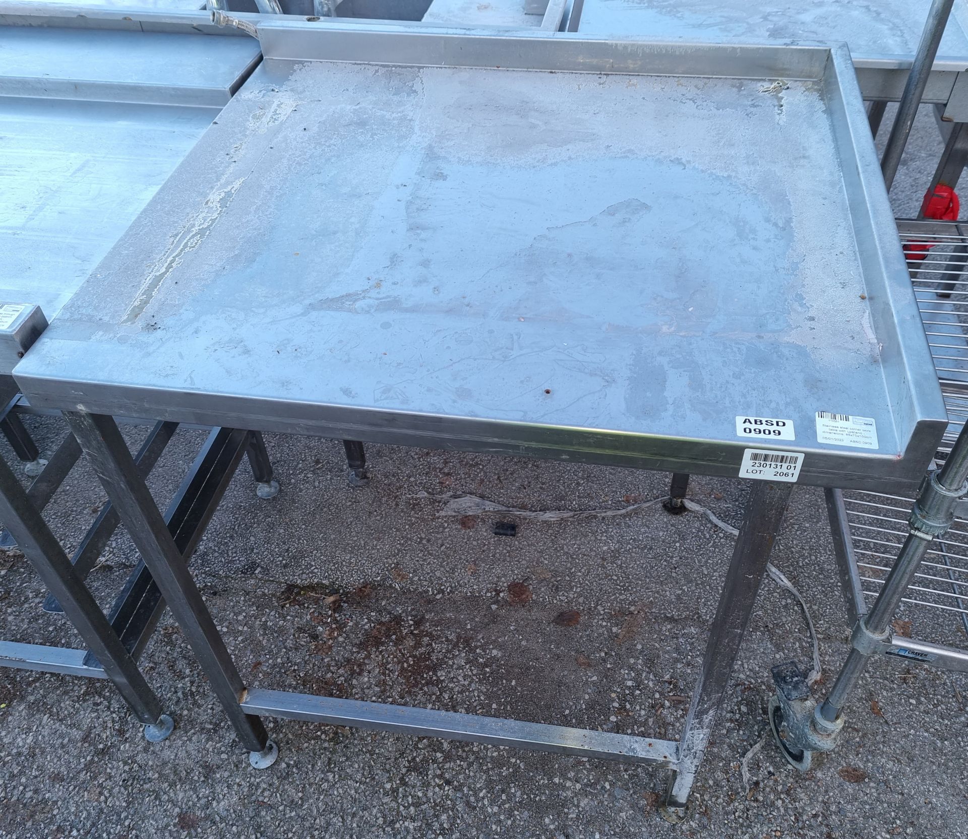 Stainless steel corner work table with upstand - dimensions: 85x75x100cm