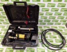 Weber Hydraulik (Hydraulic) Manual pump and splitter in hard case