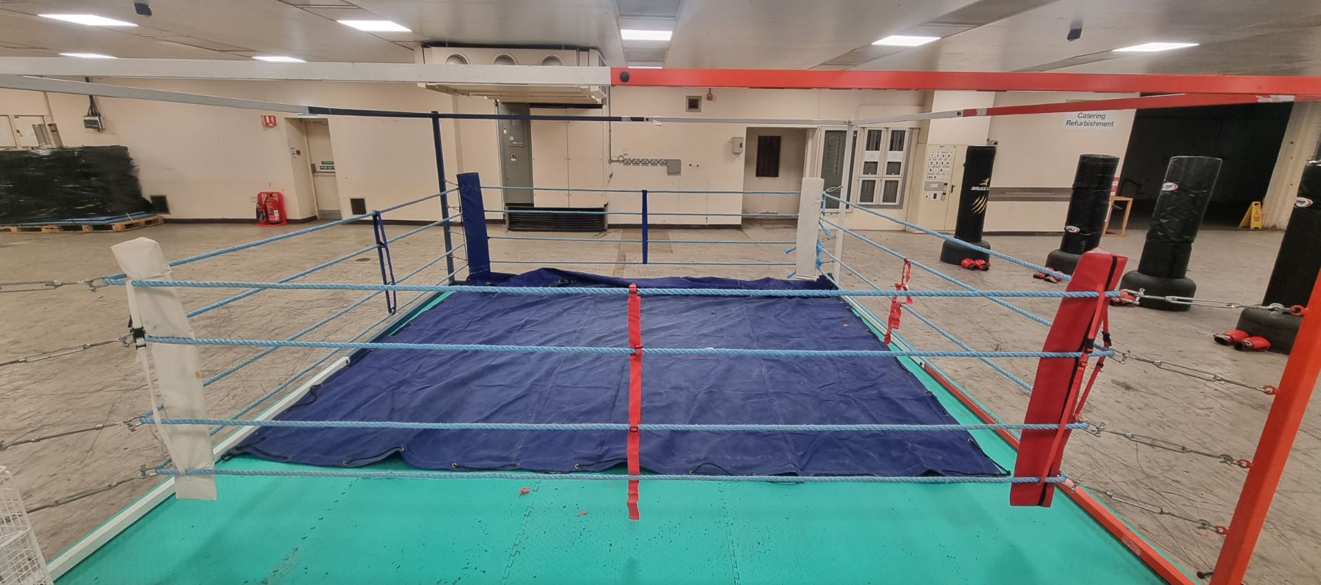 Boxing ring assembly and training kit including - 480x480x210cm frame (nuts and bolts not included) - Bild 8 aus 14