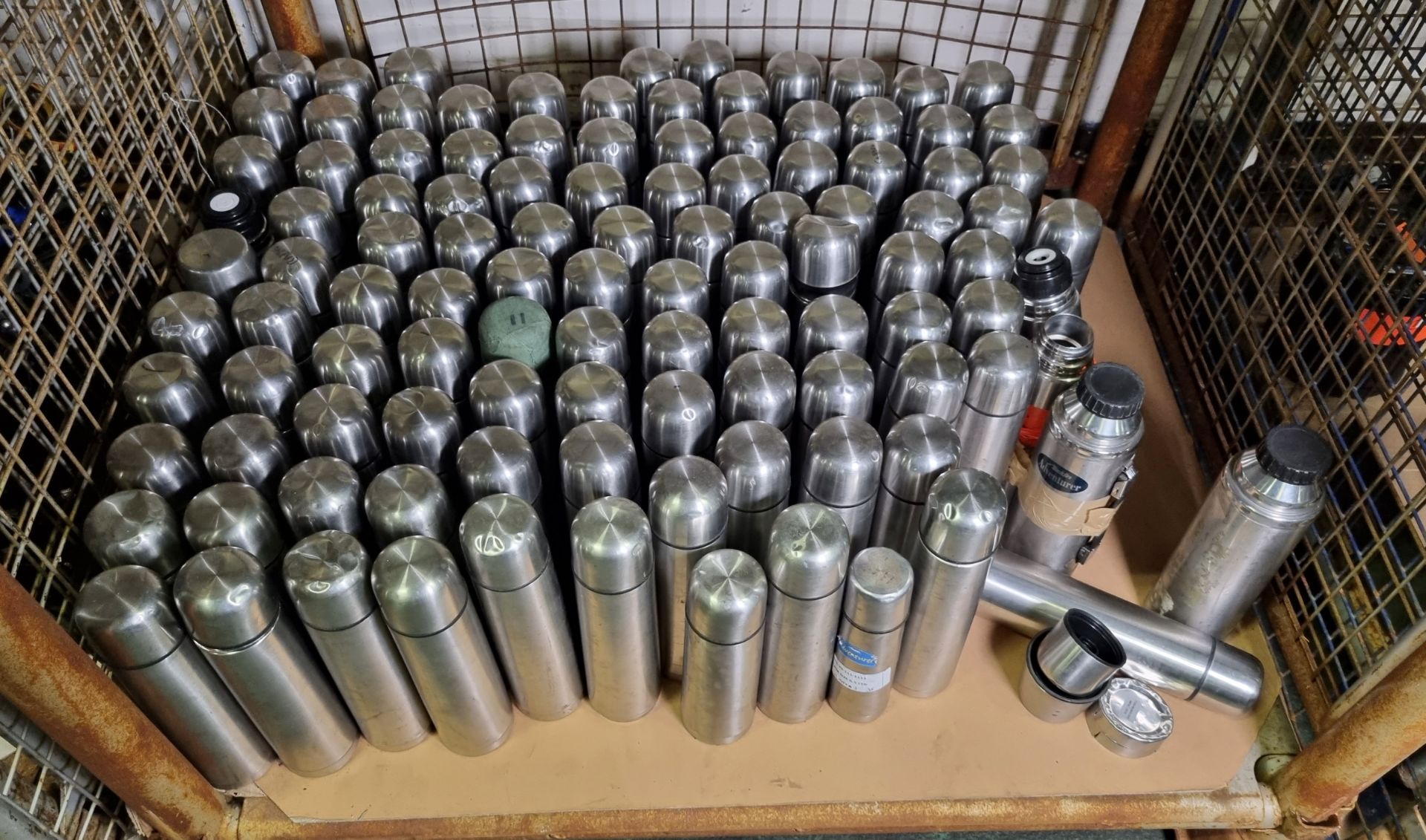 Stainless steel thermal flasks in various sizes - unknown condition - approximately 80 pieces - Image 3 of 3