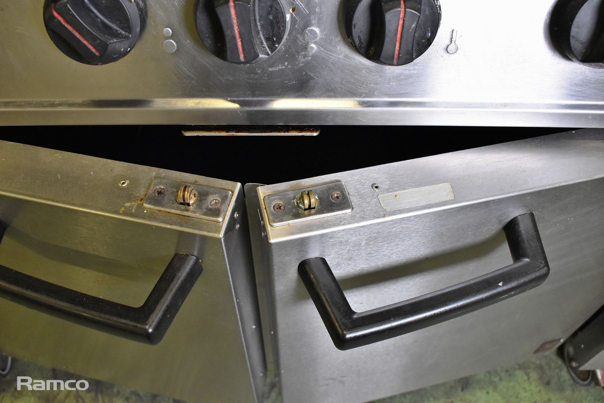 Falcon Dominator 6 Burner Gas Range - Image 4 of 4