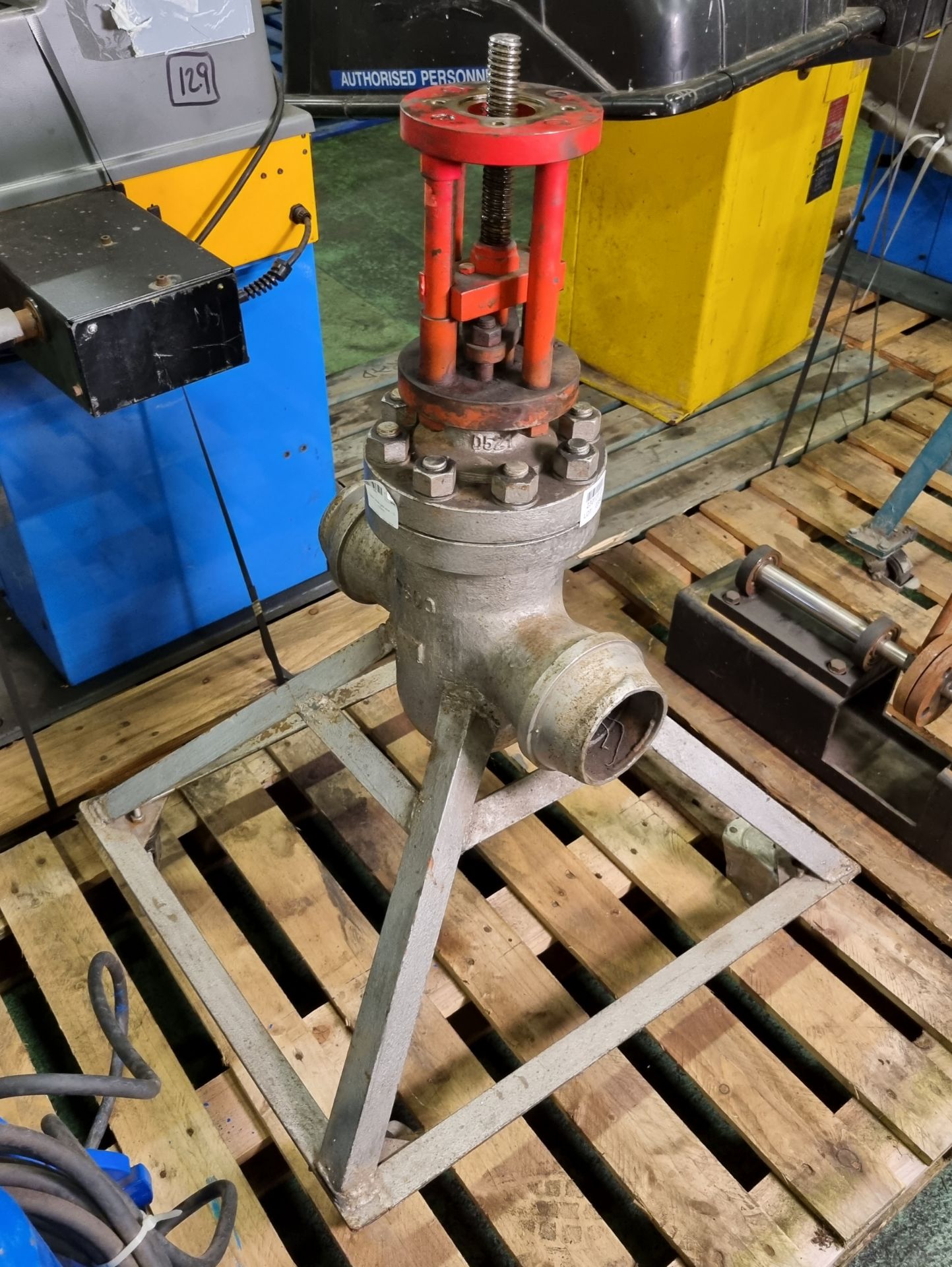 Taylor Valves gate valve - I.D: 100mm - Image 4 of 4