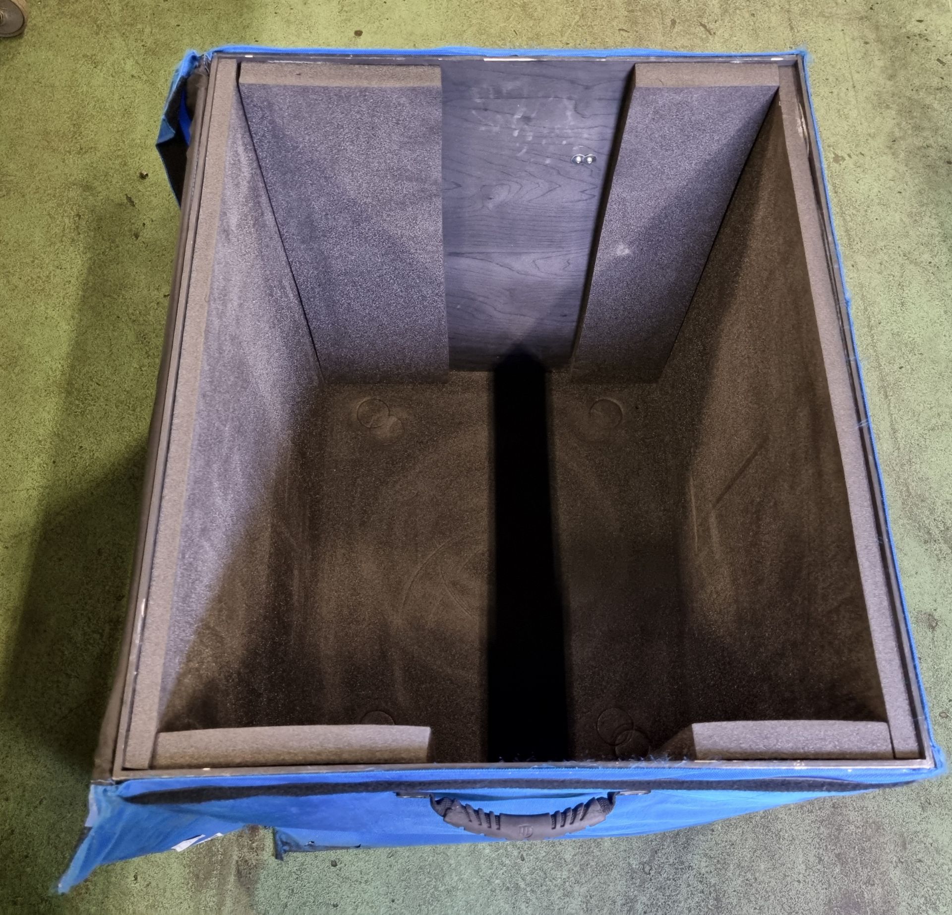 Blue padded wheelie case - 70x80x80cm - Image 3 of 3