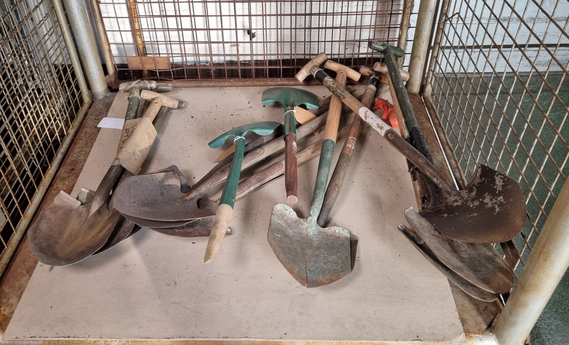 14x Trench shovels - dented and damaged - various sizes