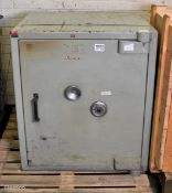 Heavy duty combination safe (missing dial) - AS SPARES OR REPAIRS
