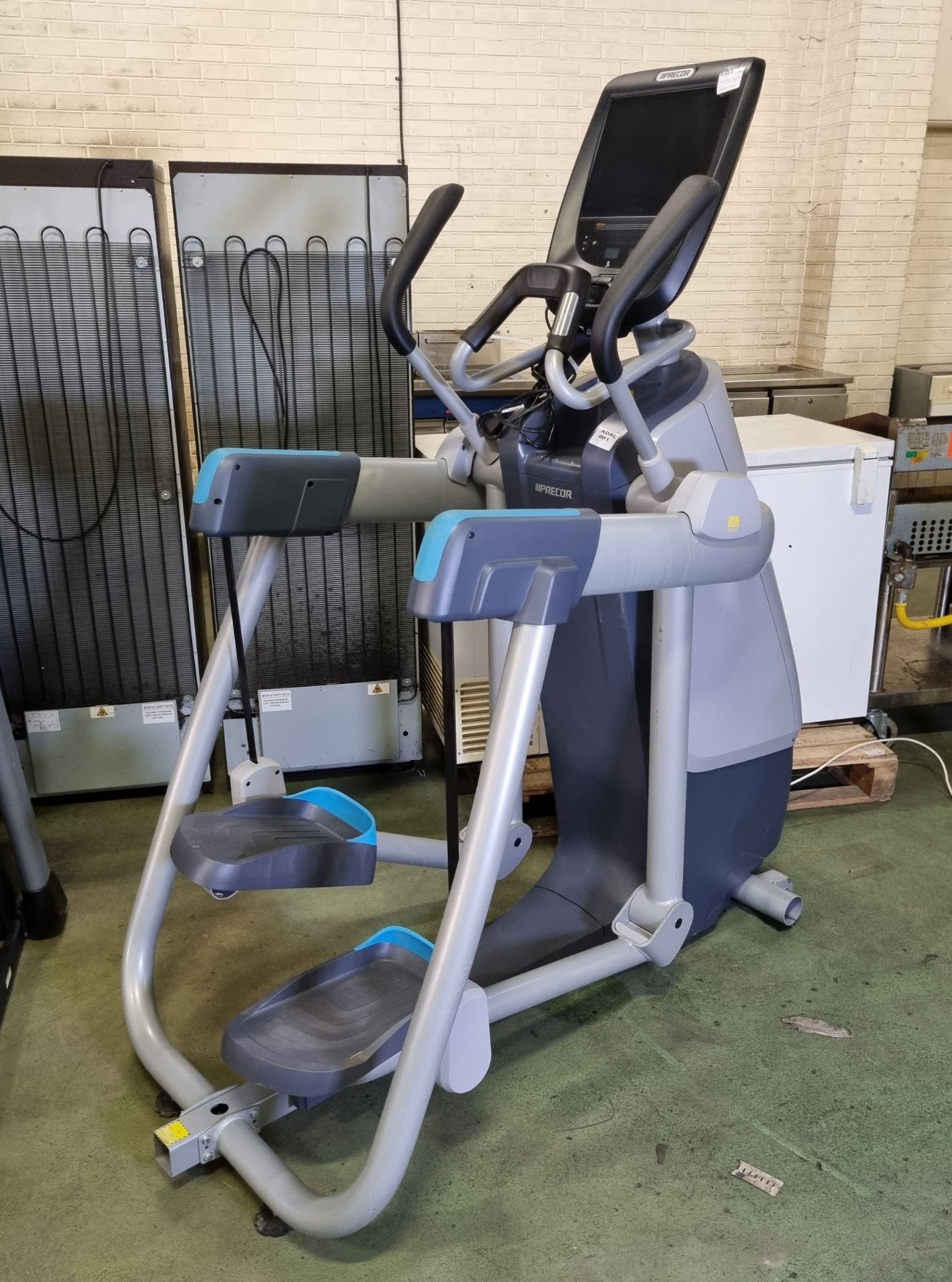 Precor 885 AMT Cross trainer - L150 x W80 x H186cm - Image 2 of 6