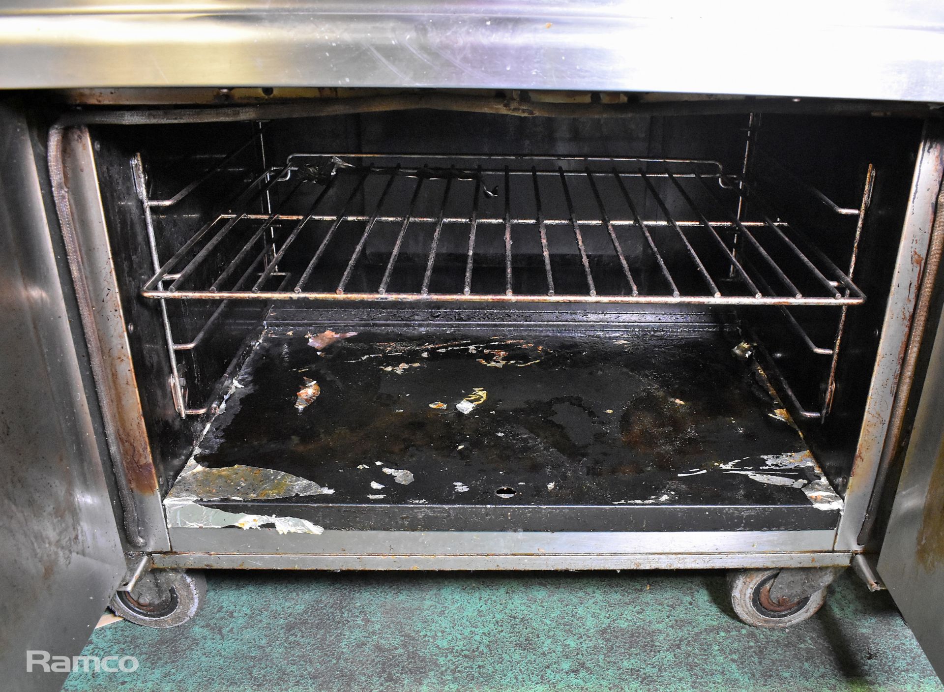 6 Burner Gas Range - missing 1 knob - Image 4 of 5