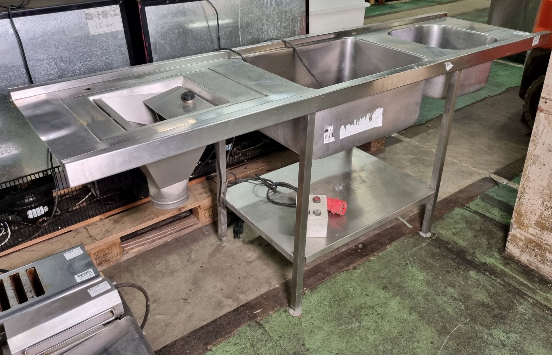 Stainless steel double sink unit with waste disposal shoot (5 pin connector for motor)