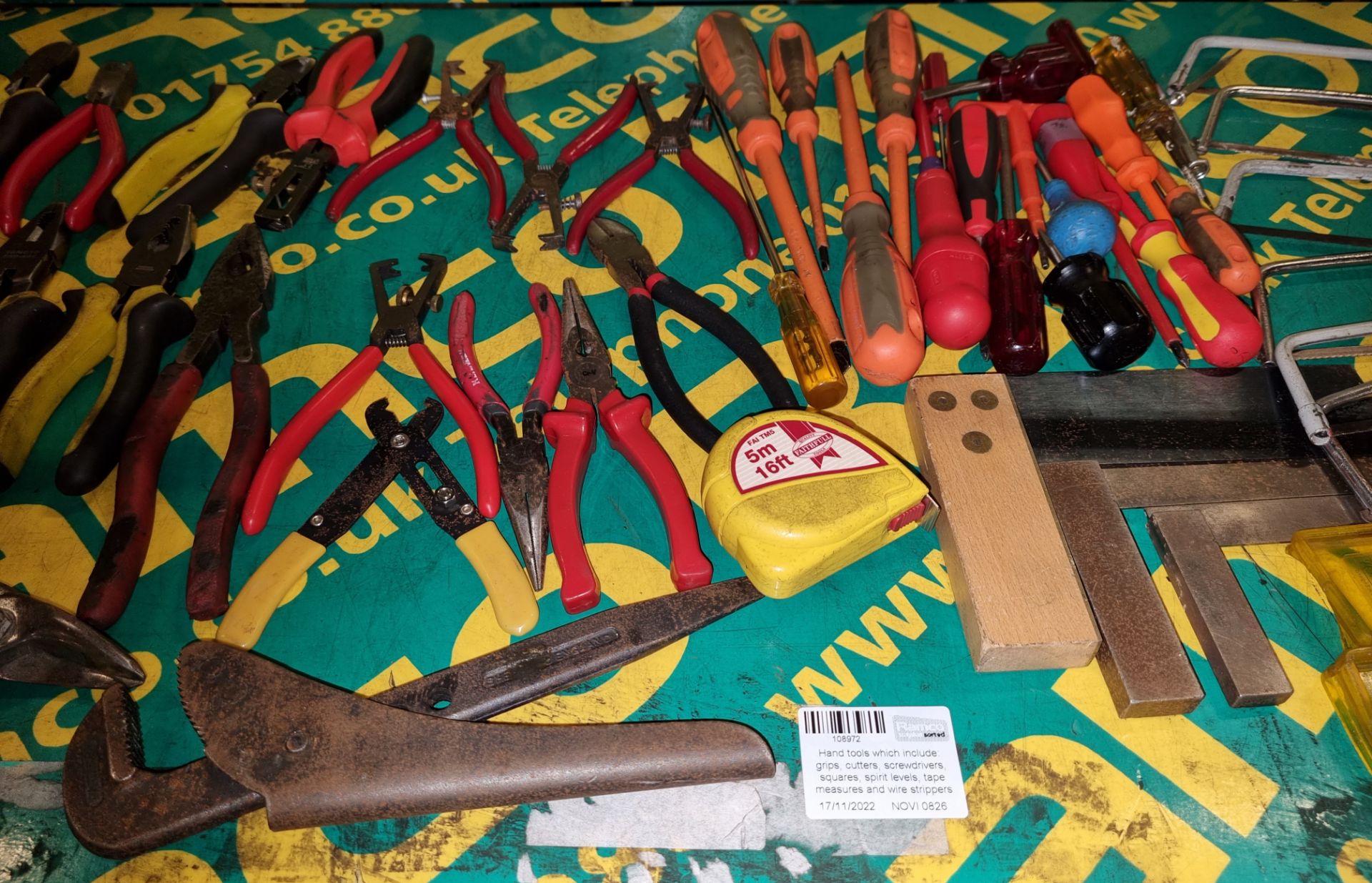 Hand tools - grips, cutters, screwdrivers, squares, spirit levels, tape measures, wire strippers - Image 3 of 4