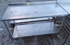 Stainless steel table with bottom shelf and upstand on castors - dimensions: 135x65x95cm