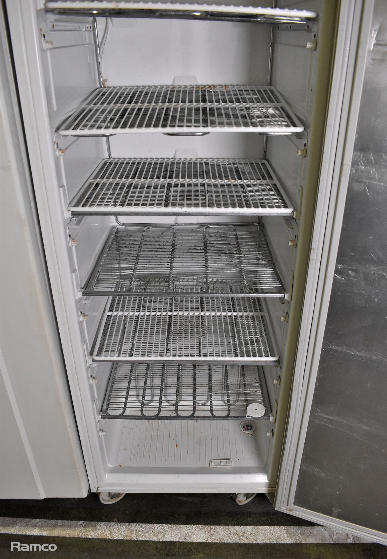 Gram F400LU upright, single door white commercial freezer - Image 2 of 4
