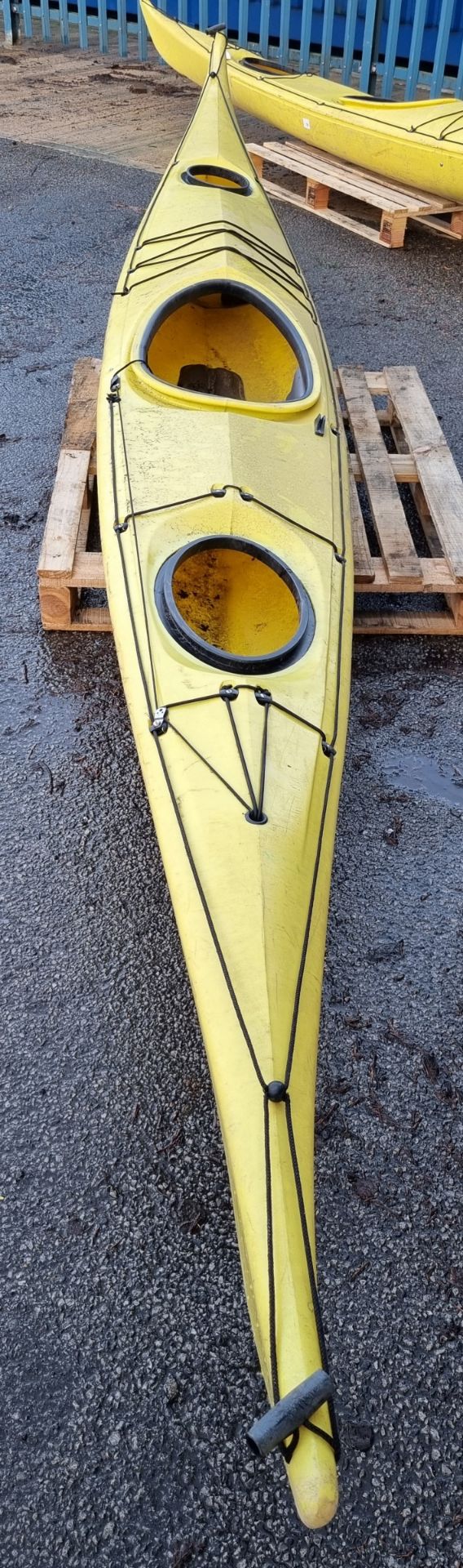 Valley Canoe Products single person kayak - approx dimensions: 500x60x40cm - Image 2 of 4