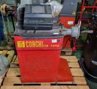 Corghi EM 7040 wheel balancing machine