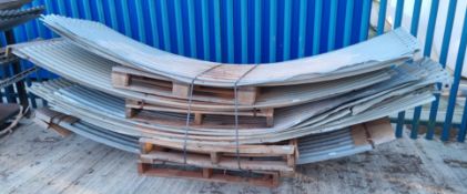 75x Curved corrugated metal sheets - approx dimensions: 3000x800x1mm