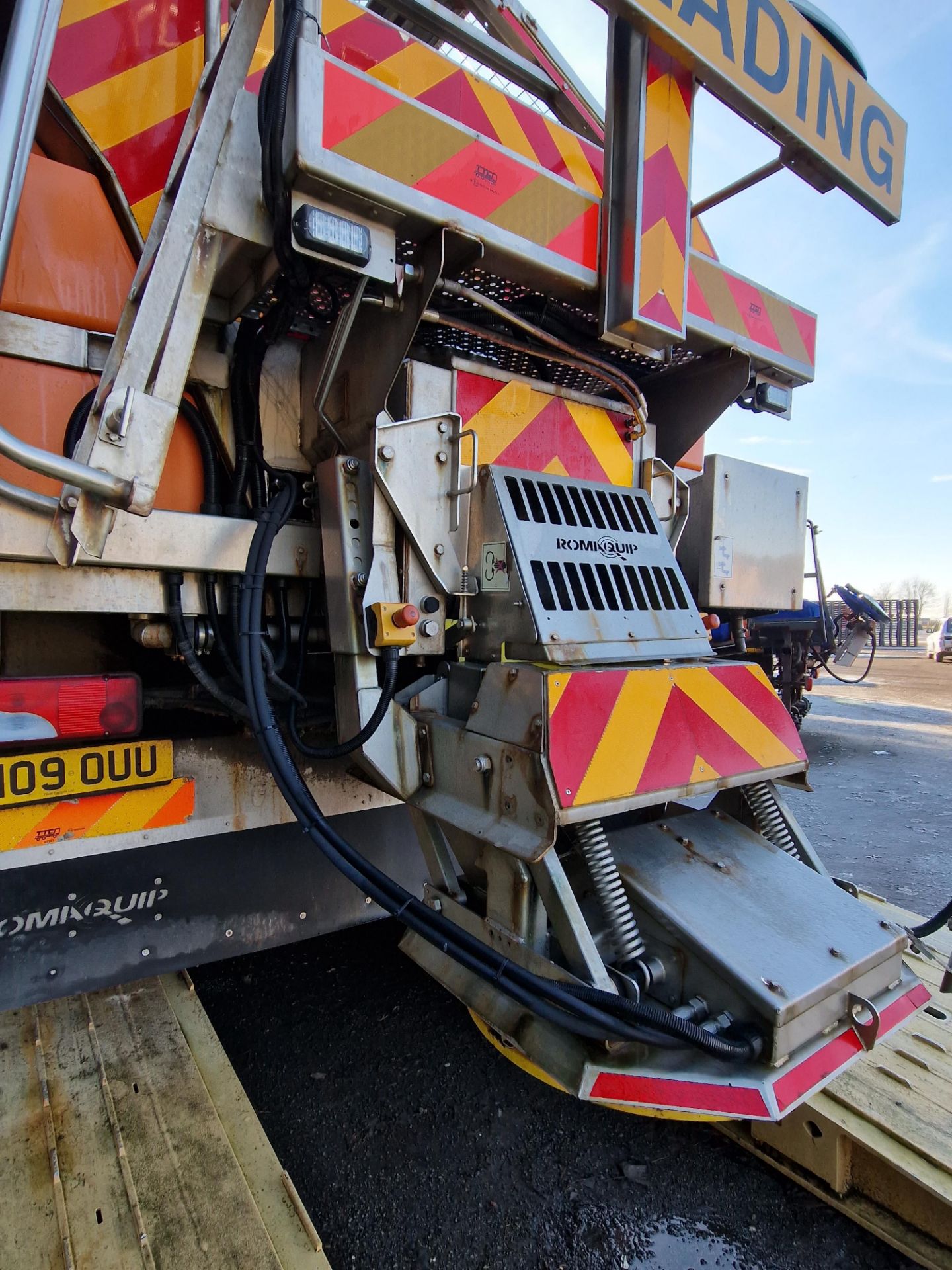 2009 (reg GN09 OUU) MAN TGM 26.330 6x4 with Romaquip wet gritter mount. - Image 7 of 14