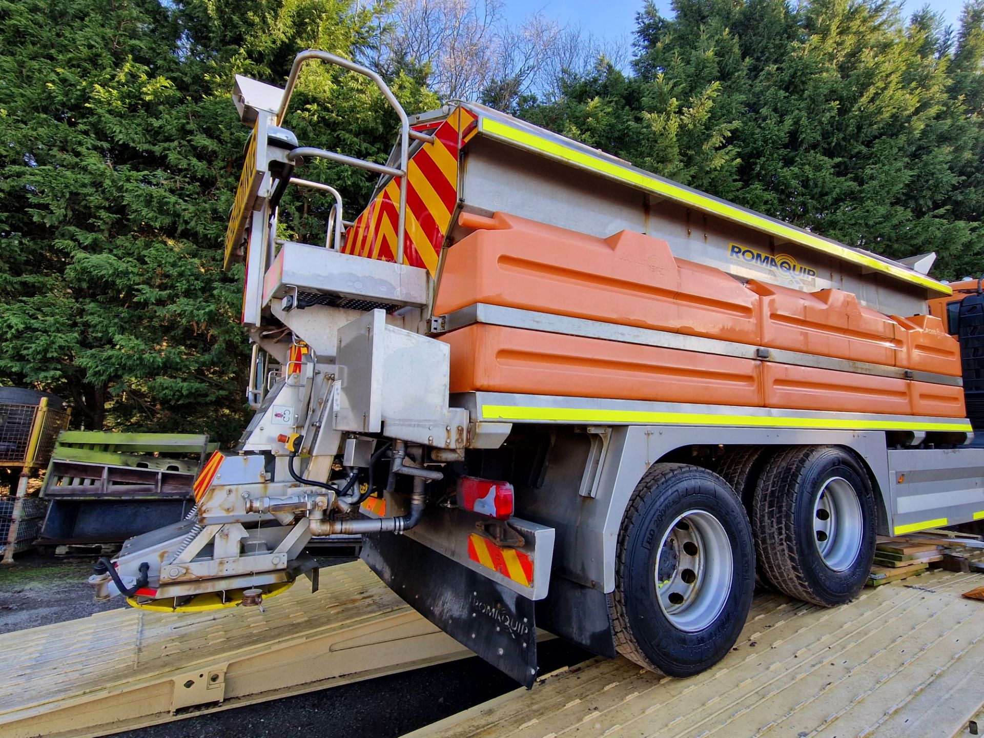 2009 (reg GN09 OUU) MAN TGM 26.330 6x4 with Romaquip wet gritter mount. - Image 4 of 14