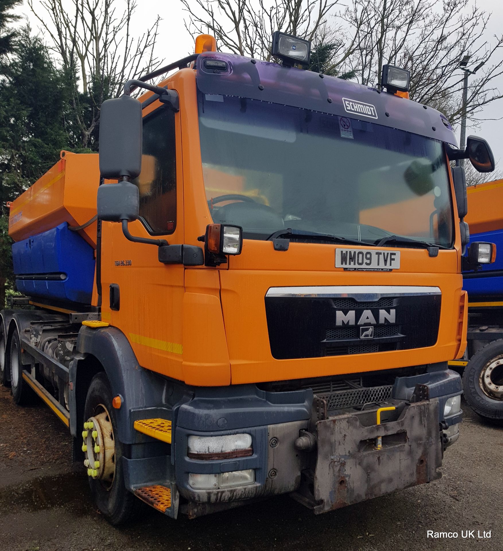 2009 (reg WM09 TVF) MAN TGM 26.330 6x4 with Schmidt Stratos 9m3 pre-wet gritter mount. - Image 3 of 14