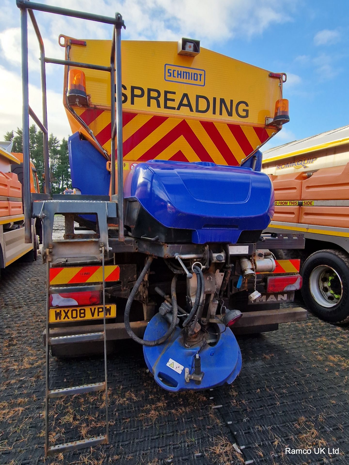 2008 (reg WX08 VPW) MAN TGM 26.330 6x4 with Schmidt Stratos 9m3 pre-wet gritter mount. - Image 6 of 16