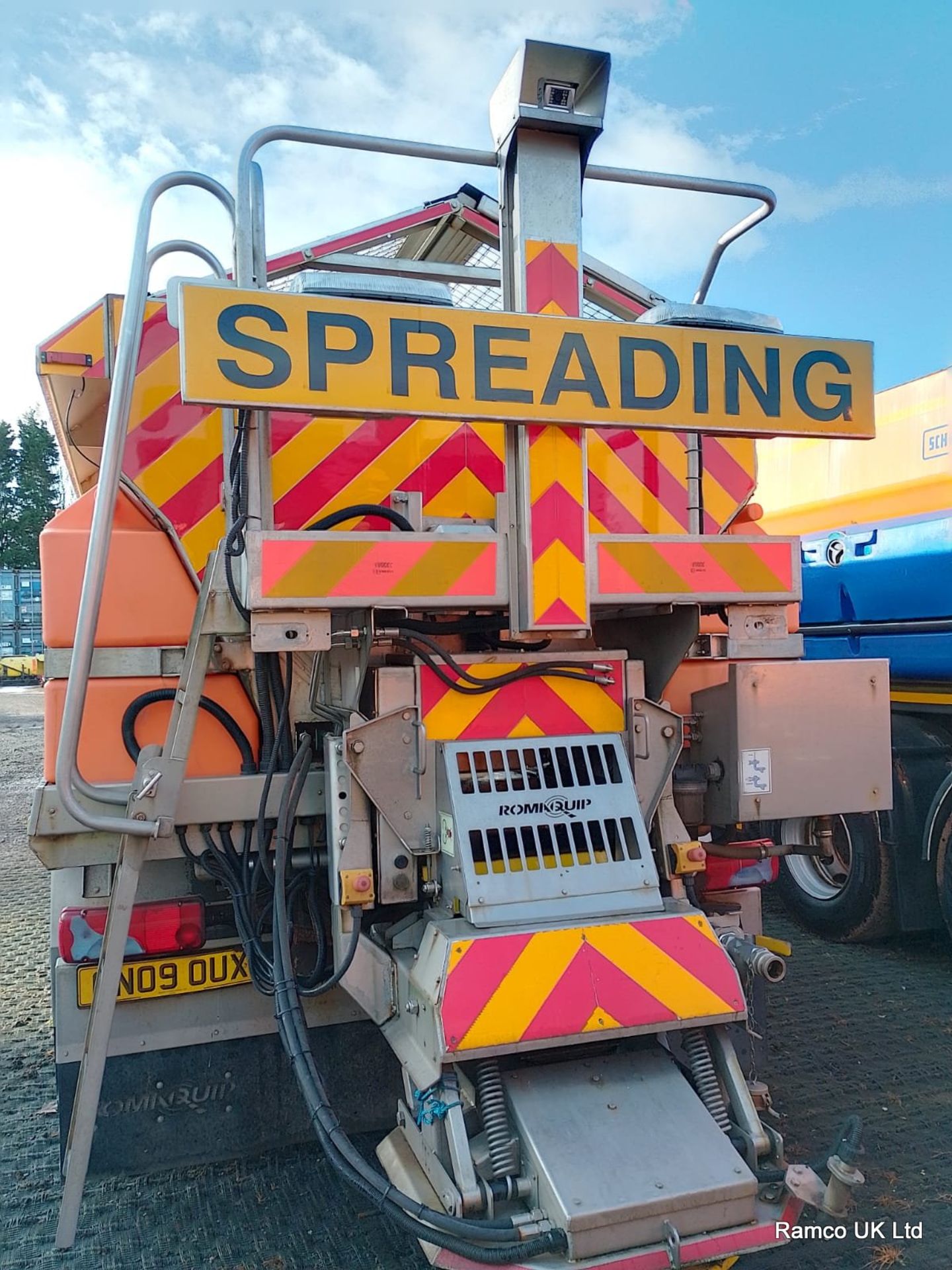 2009 (reg GN09 OUX) MAN TGM 26.330 6x4 with Romaquip wet gritter mount. - Image 6 of 11