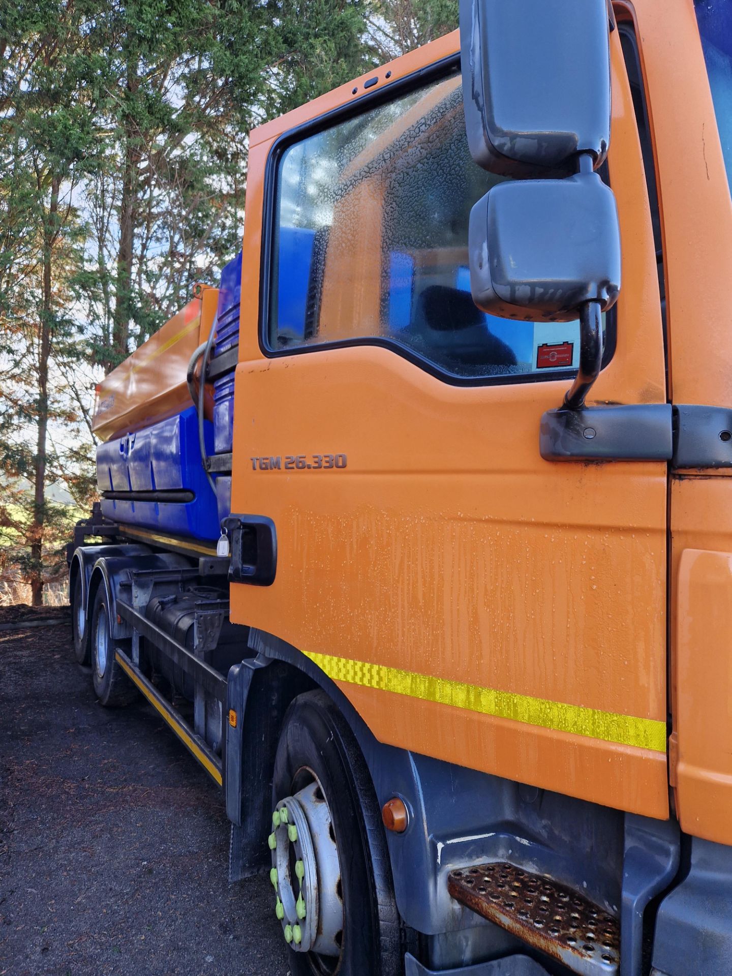 2009 (reg WM09 EBZ) MAN TGM 26.330 6x4 with Schmidt Stratos 9m3 pre-wet gritter mount. - Image 9 of 15