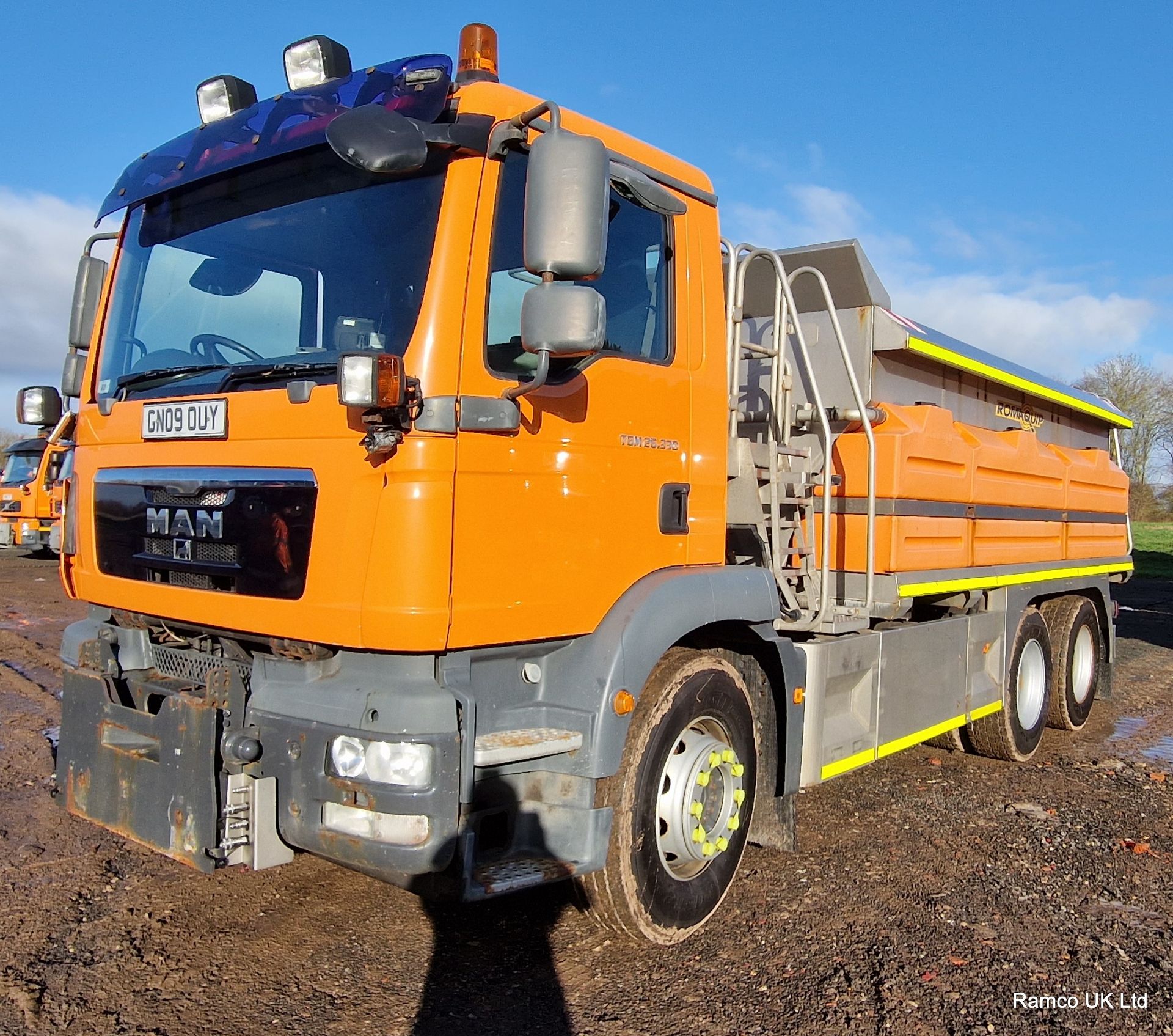 2009 (reg GN09 OUY) MAN TGM 26.330 6x4 with Romaquip wet gritter mount.